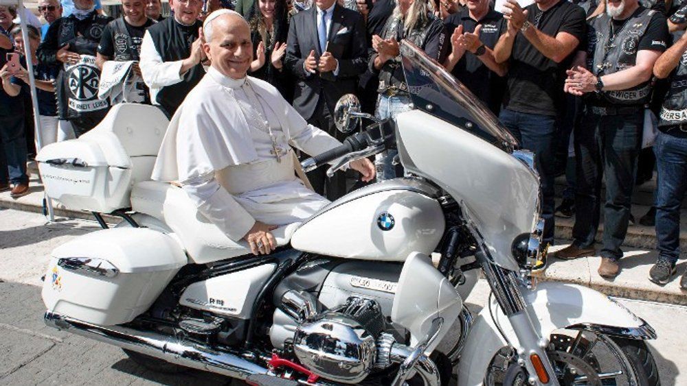 Video: Papst-Motorrad soll Zehntausende Euros bringen
