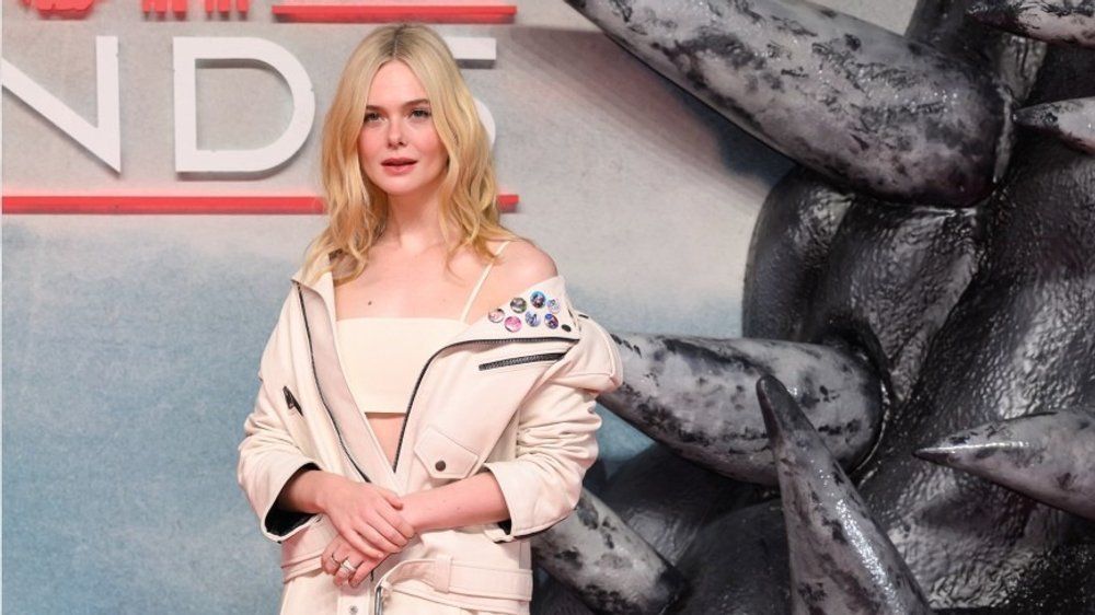 Ganz in Weiß: Elle Fanning strahlt bei Premiere
