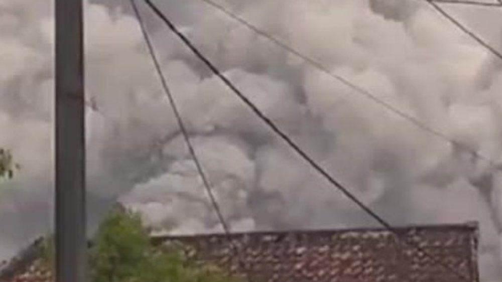 Video: Vulkan Mount Semeru in Indonesien spuckt gigantische Aschewolken