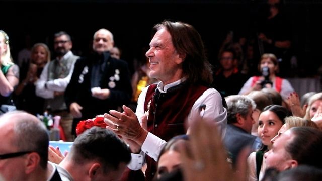 When Joelina steps on stage, Papa Jürgen Drews bursts with pride
