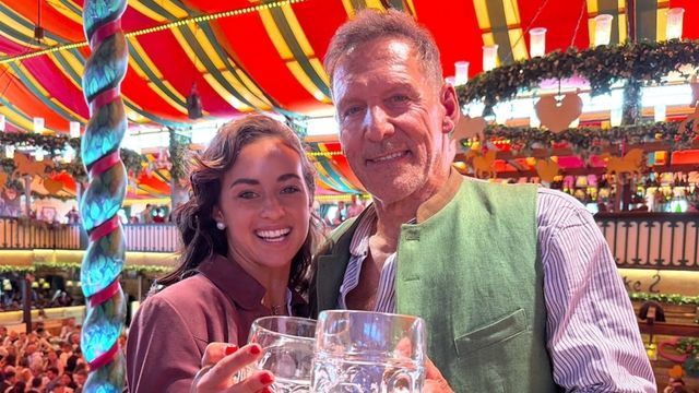 Video: Ralf Moeller in Playmate-Begleitung auf dem Oktoberfest