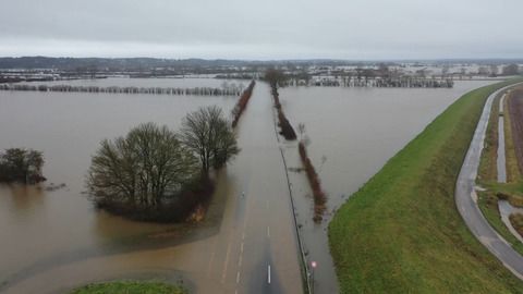 Angespannte Lage in Hochwassergebieten - aber Hoffnung auf Besserung