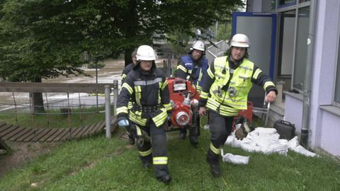 Nach Hochwasser: Einsatzkräfte bergen zwei Tote aus Keller in Schorndorf