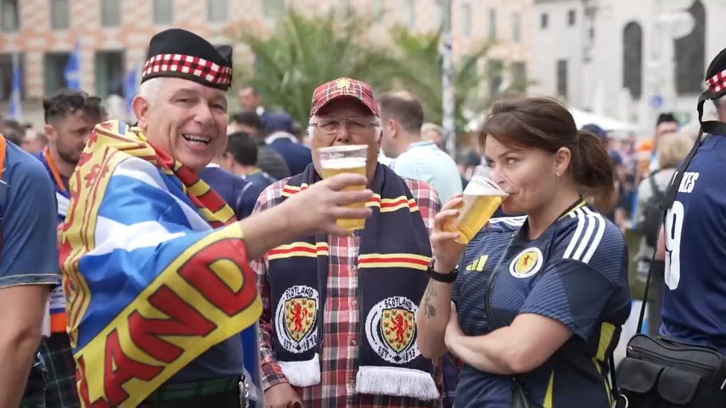Vor erstem EM-Spiel: Deutsche und Schotten feiern gemeinsam