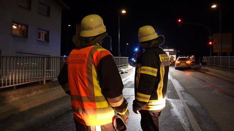 Autofahrer rast in Menschenmenge in Vilshofen