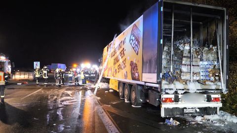 20 Kilometer Stau: Lastwagen mit Lebensmitteln brennt auf A7 aus
