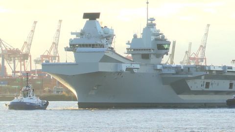 Britische Marine: Flugzeugträger «Queen Elizabeth» macht im Hamburger Hafen fest