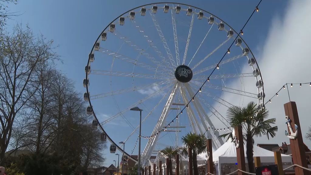 Video: Spektakulärer Ausblick und mehr: Riesenrad «Eye55» in Warnemüde eröffnet