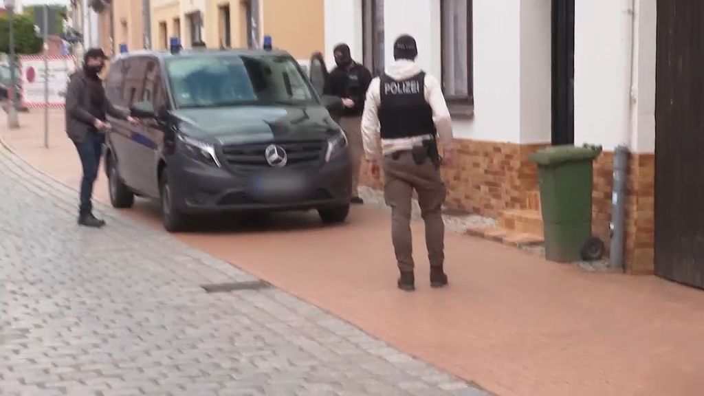 Jugendliche Rechtsterroristen? Polizei nimmt mehrere Verdächtige fest