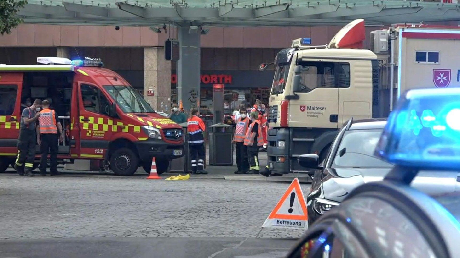 Messerangriff in Würzburg – drei Tote und mehrere Verletzte Messerangriff in Würzburg – drei Tote und mehrere Verletzte