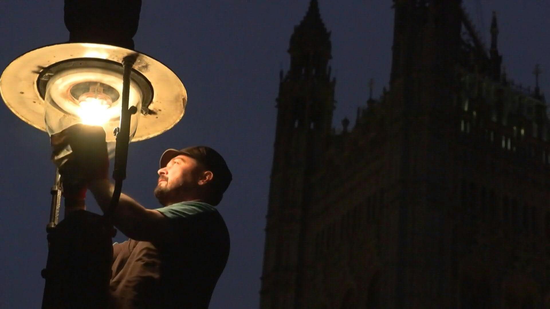 Historic gas lanterns in London allowed to stay lit