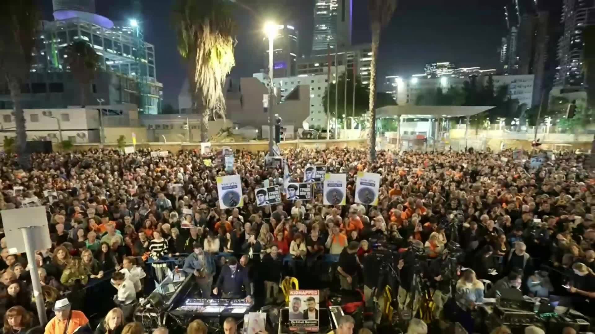 People call for release of all hostages at Tel Aviv rally