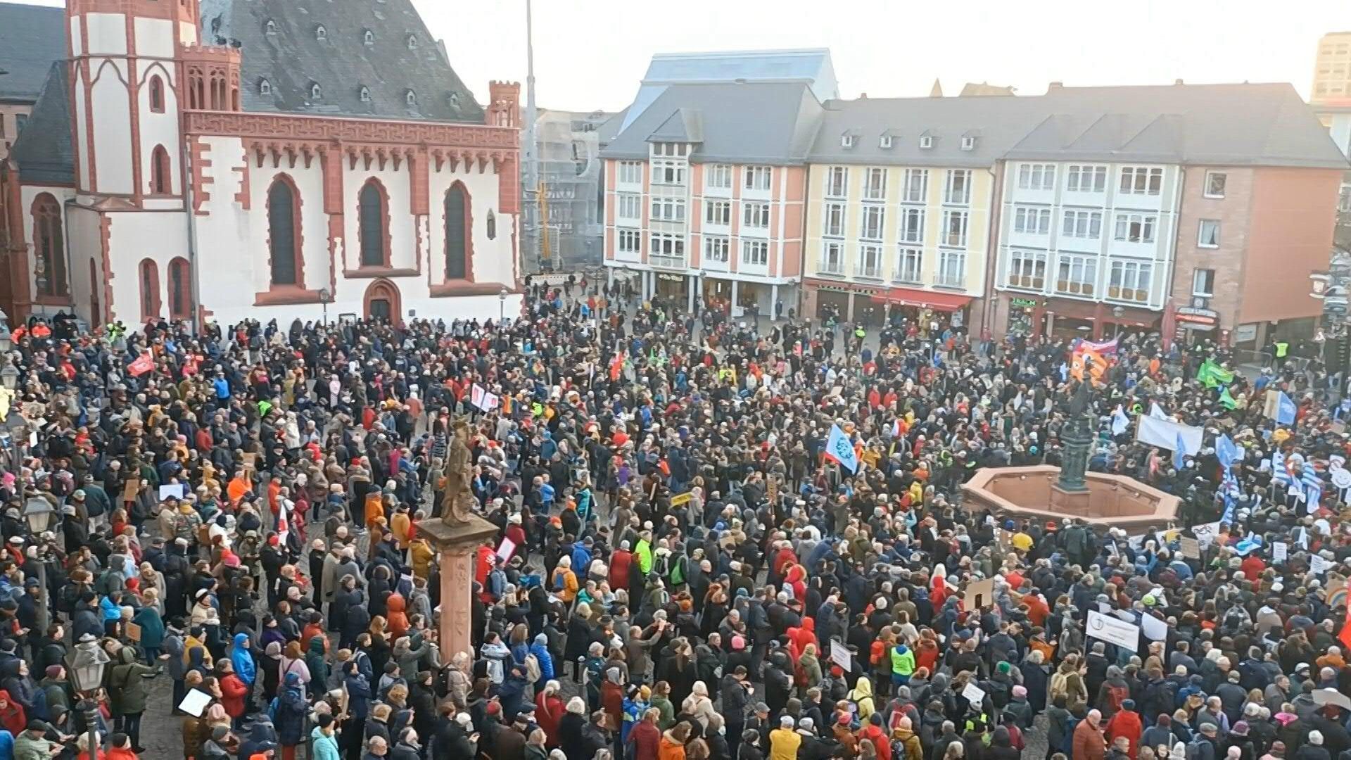 Thousands protest against far-right in Frankfurt