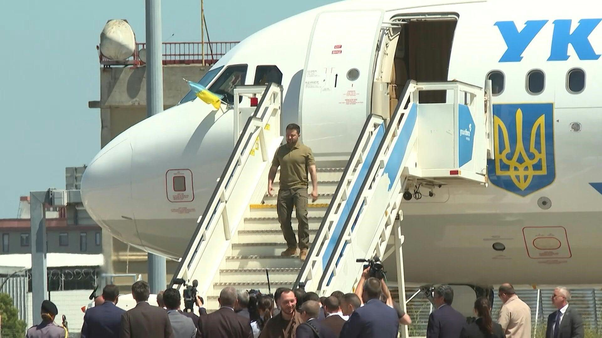 Ukrainian President Zelensky welcomed to Portugal by PM Montenegro