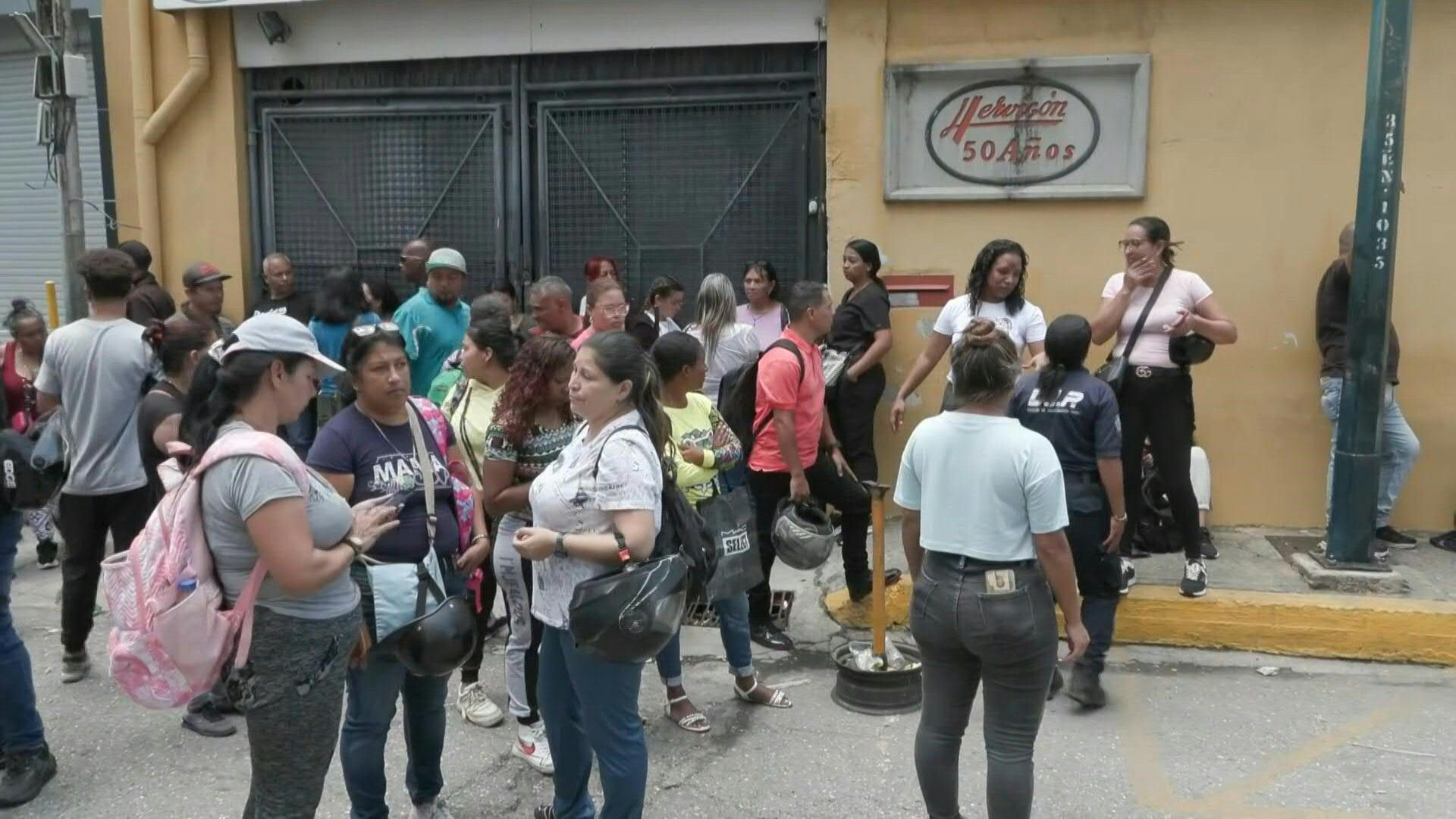 Families of arrested anti-government protesters gather outside Caracas detention center