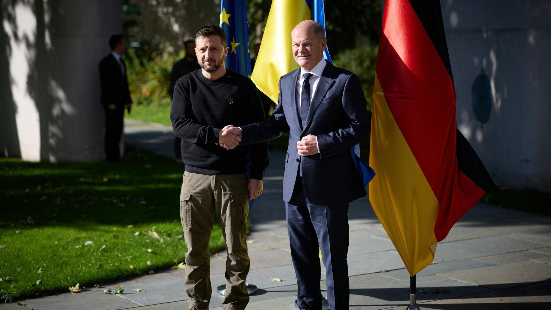 Scholz sagt Selenskyj in Berlin weitere Militärhilfen zu