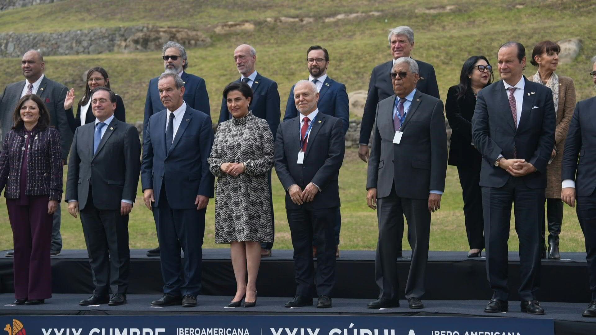 Ibero-American Summit leaders pose for official photograph in Cuenca