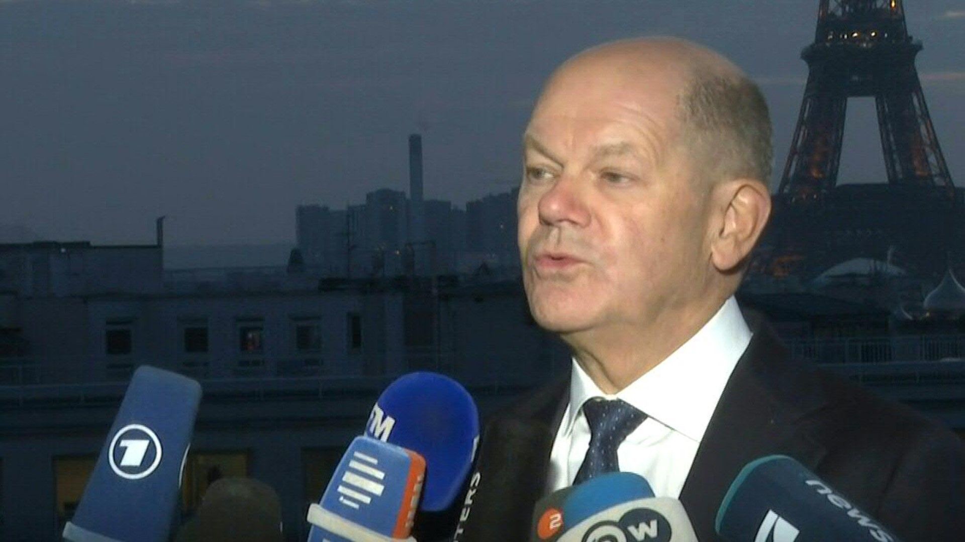 Scholz: Debatte über Ukraine-Friedenstruppe "höchst unangemessen"