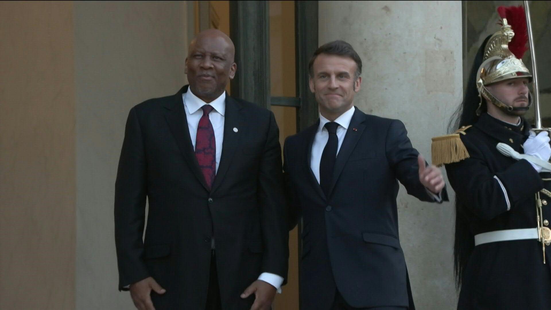 Video: Emmanuel Macron welcomes King Letsie III of Lesotho at the Elysee Palace