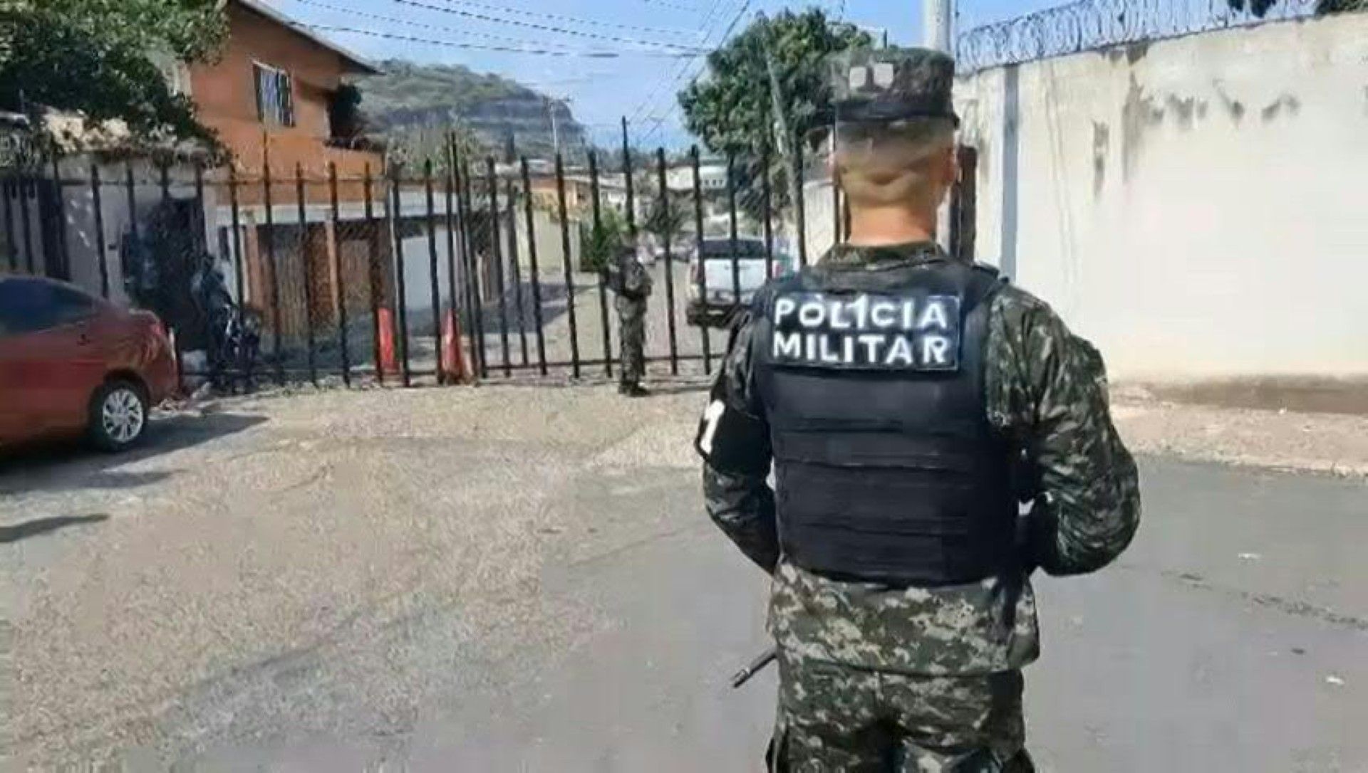 Video: Police deployed at Honduras school following US embassy 'mass shooting' alert