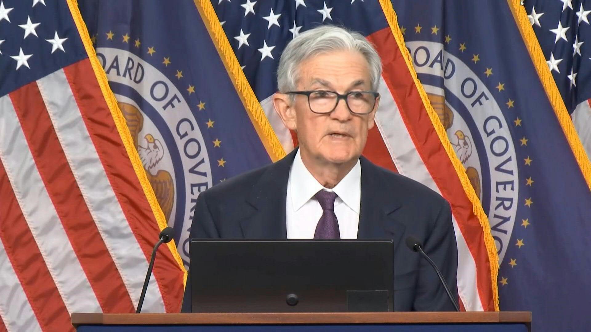 US Fed pauses rate cuts again and warns of inflation risk