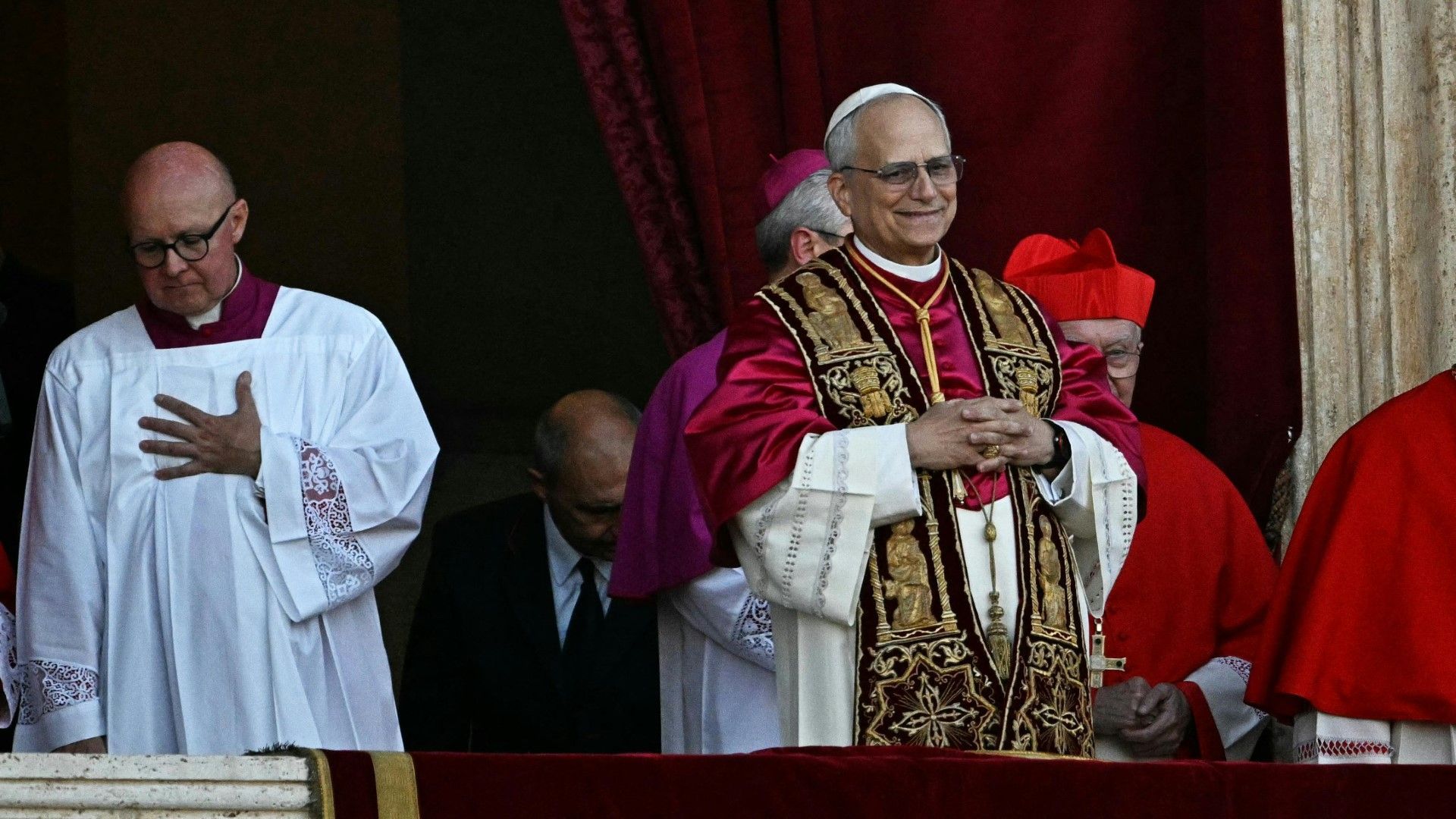 Weißer Rauch: Konklave wählt Robert Francis Prevost zum neuen Papst