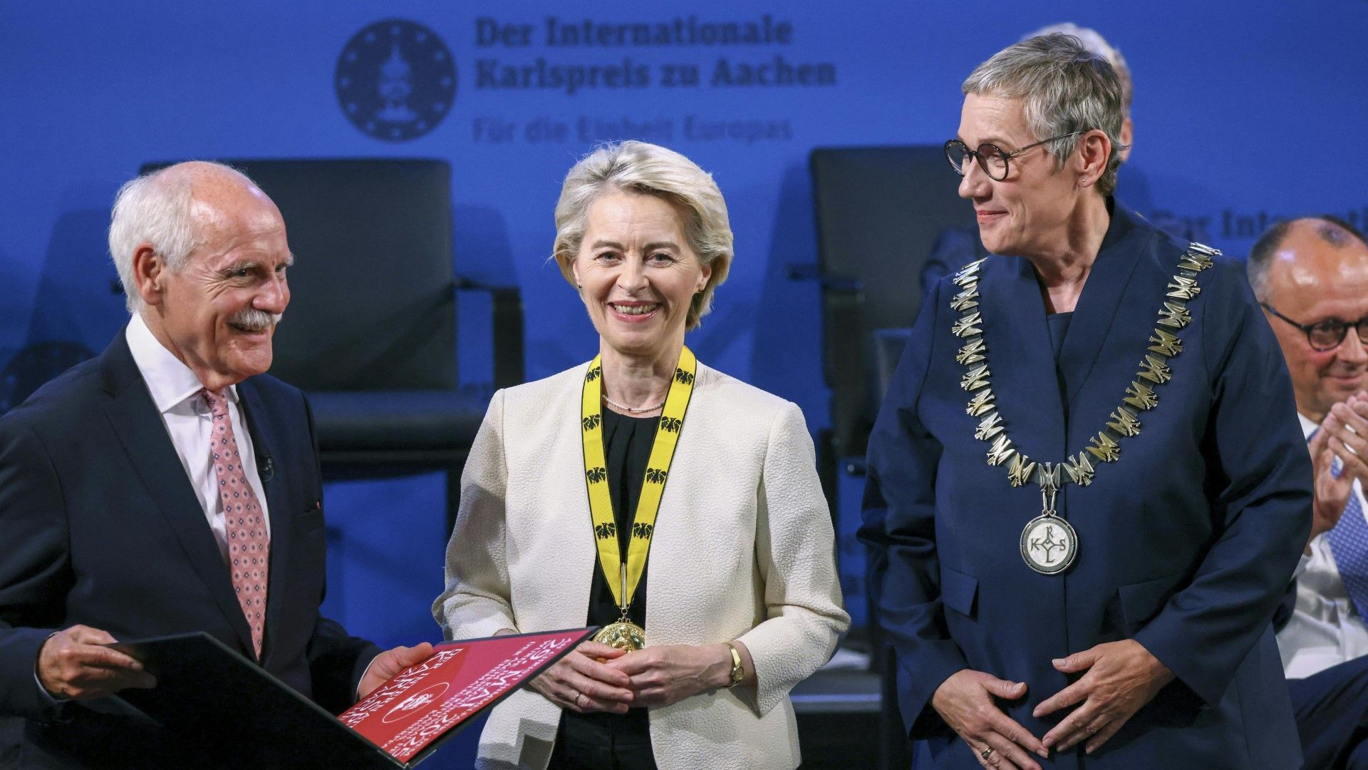 Karlspreis für von der Leyen - Aufruf zu "unabhängigem Europa"