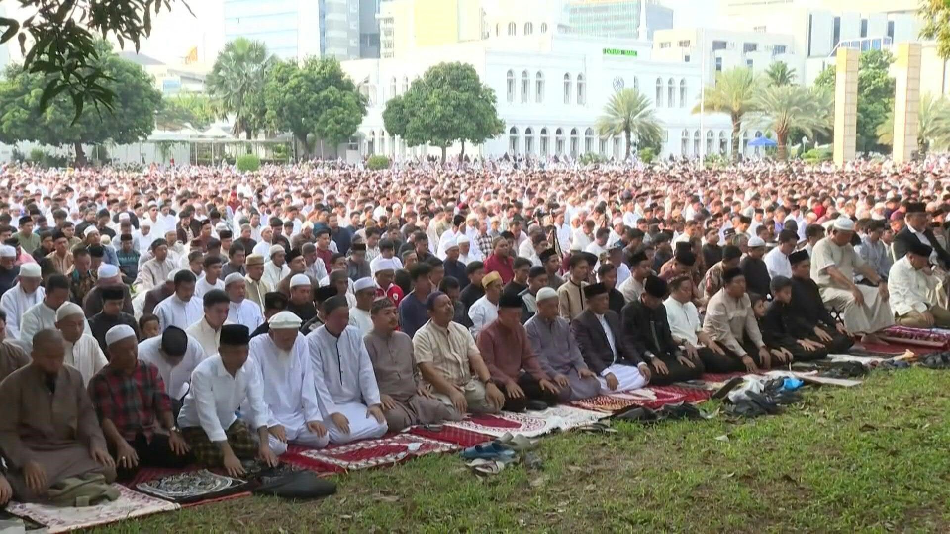 Thousands of Muslim worshippers attend Eid prayers in Jakarta