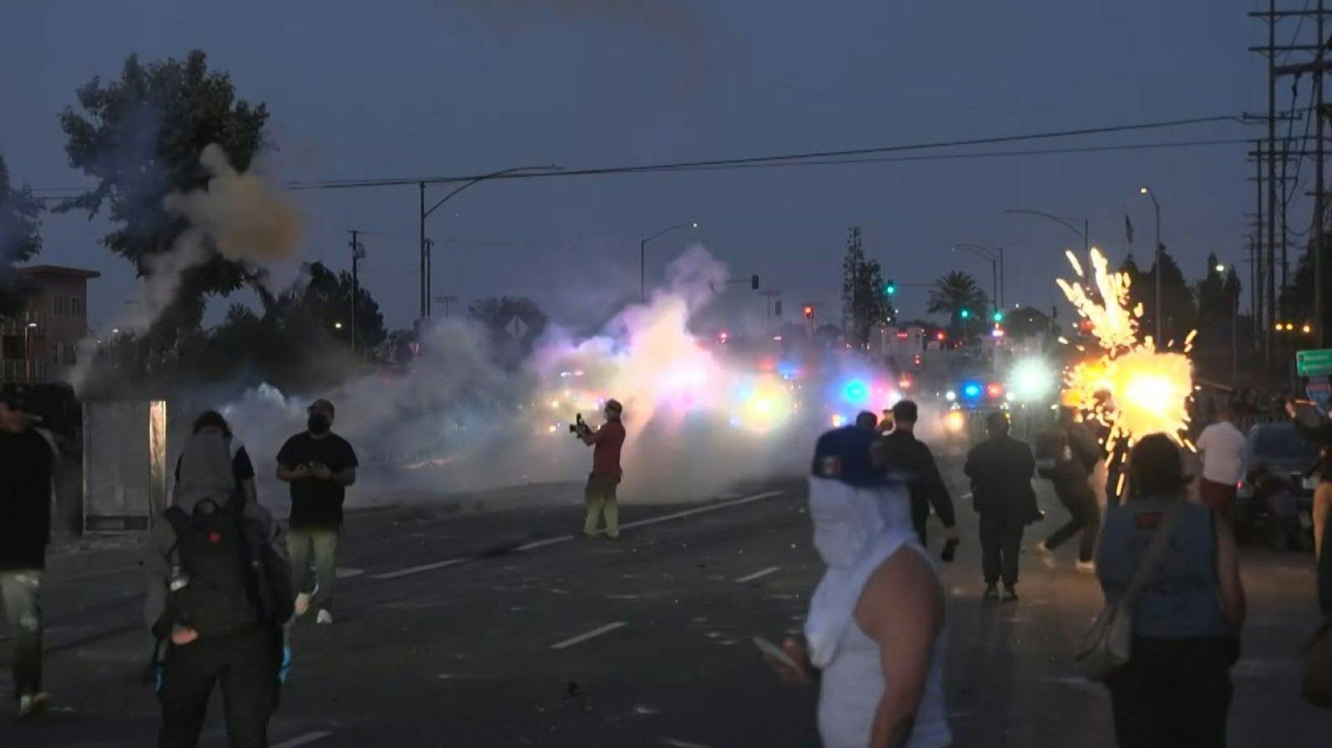 US-police-use-tear-gas-flash-bang-grenades-in-LA-immigration-protests