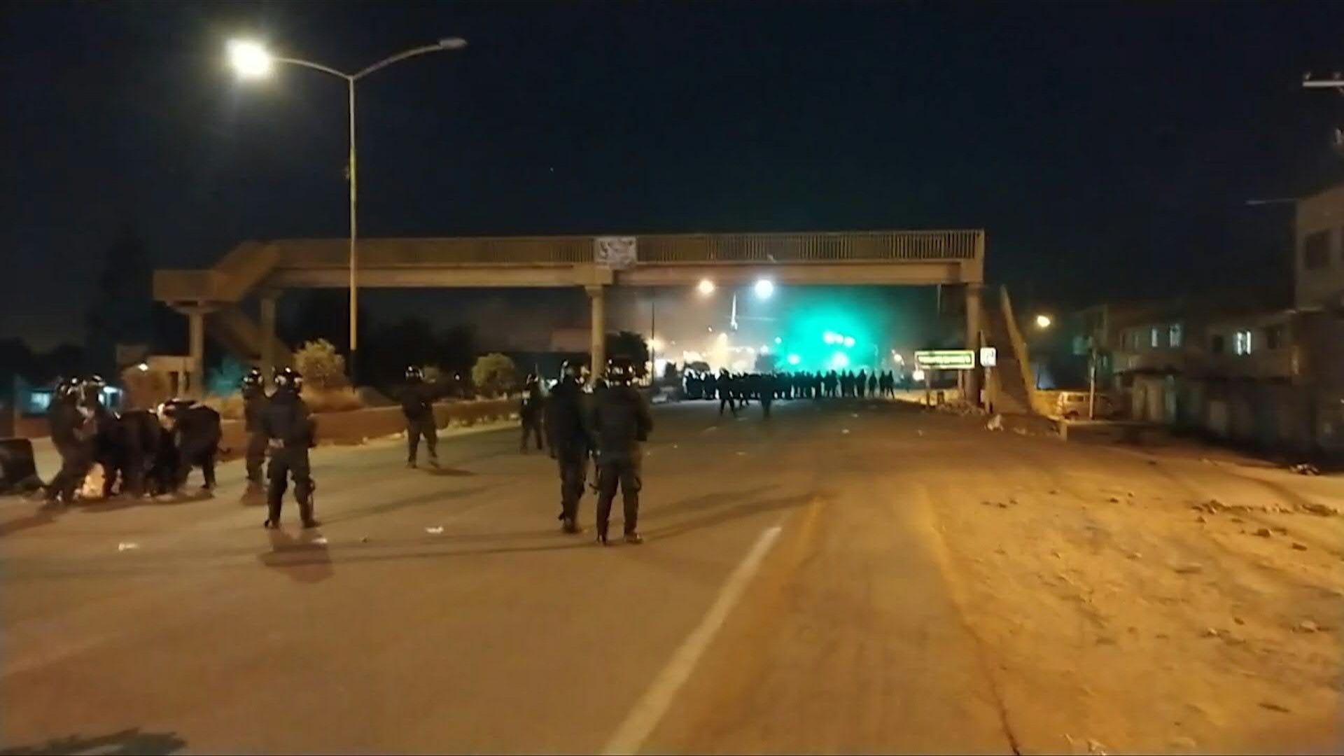 Video: Police clash with Evo Morales' supporters blocking road near Cochabamba