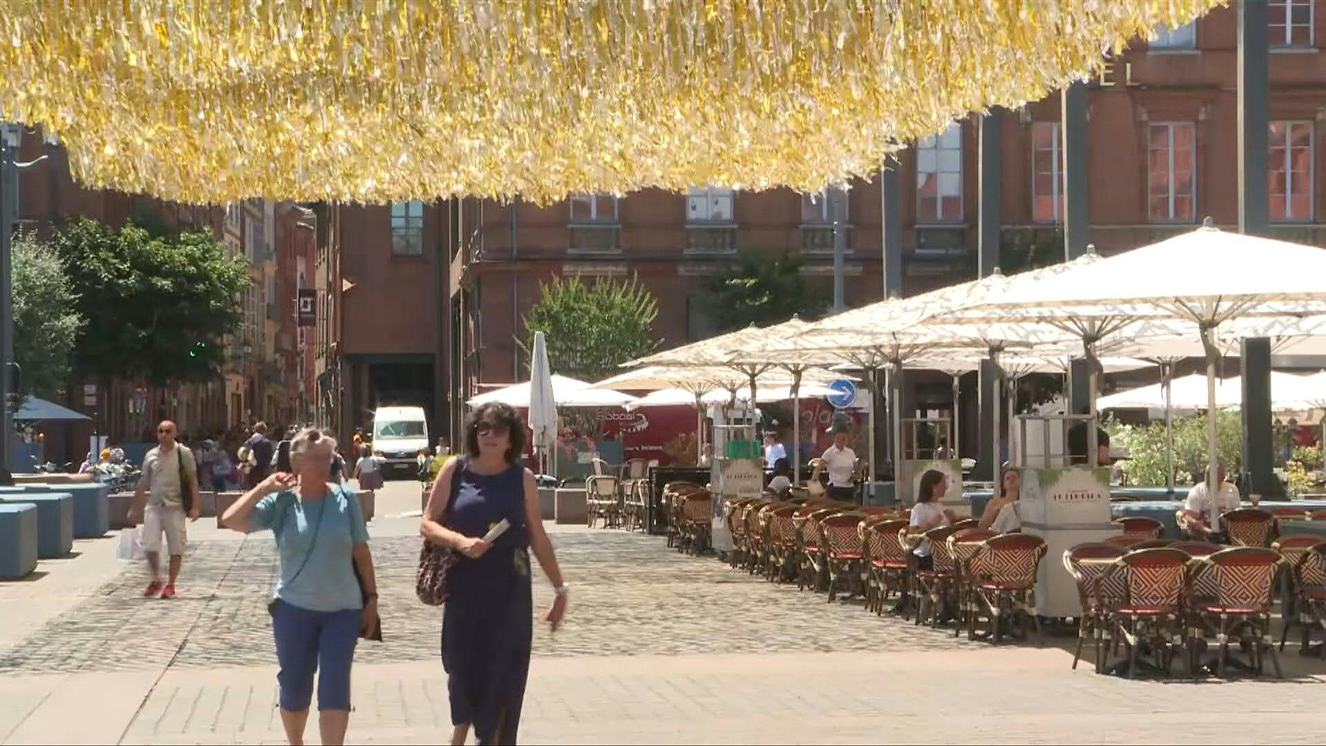 French heatwave scorches Toulouse's Place du Capitole
