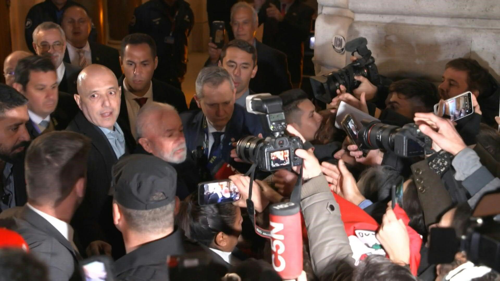 Lula arrives at Brazil Embassy in Buenos Aires ahead of Mercosur summit