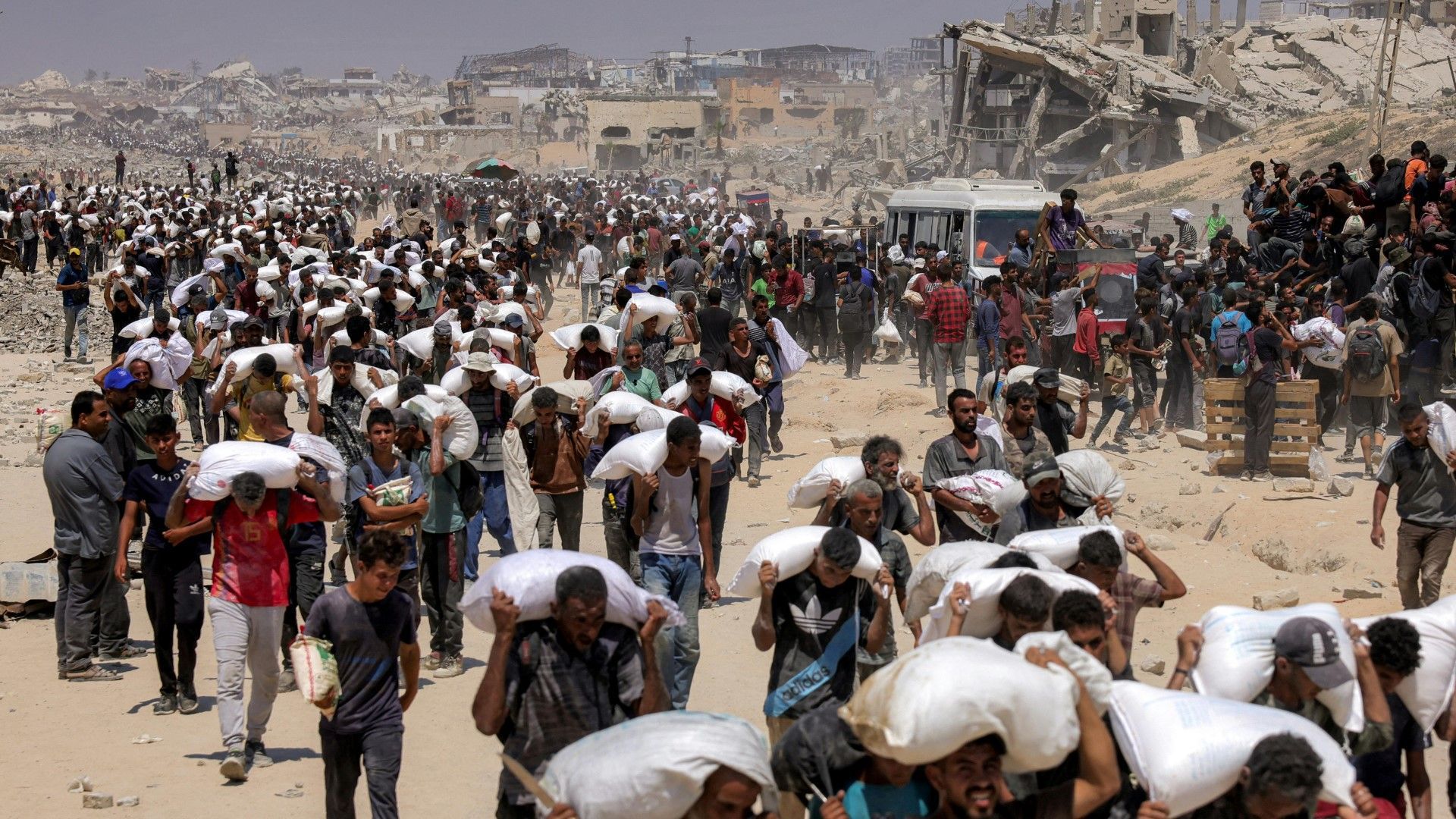 Erste weitere Hilfslieferungen erreichen Gazastreifen
