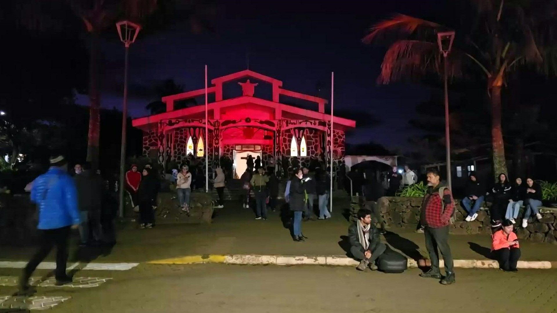 Video: Residents of Easter Island prepare to evacuate after tsunami warning