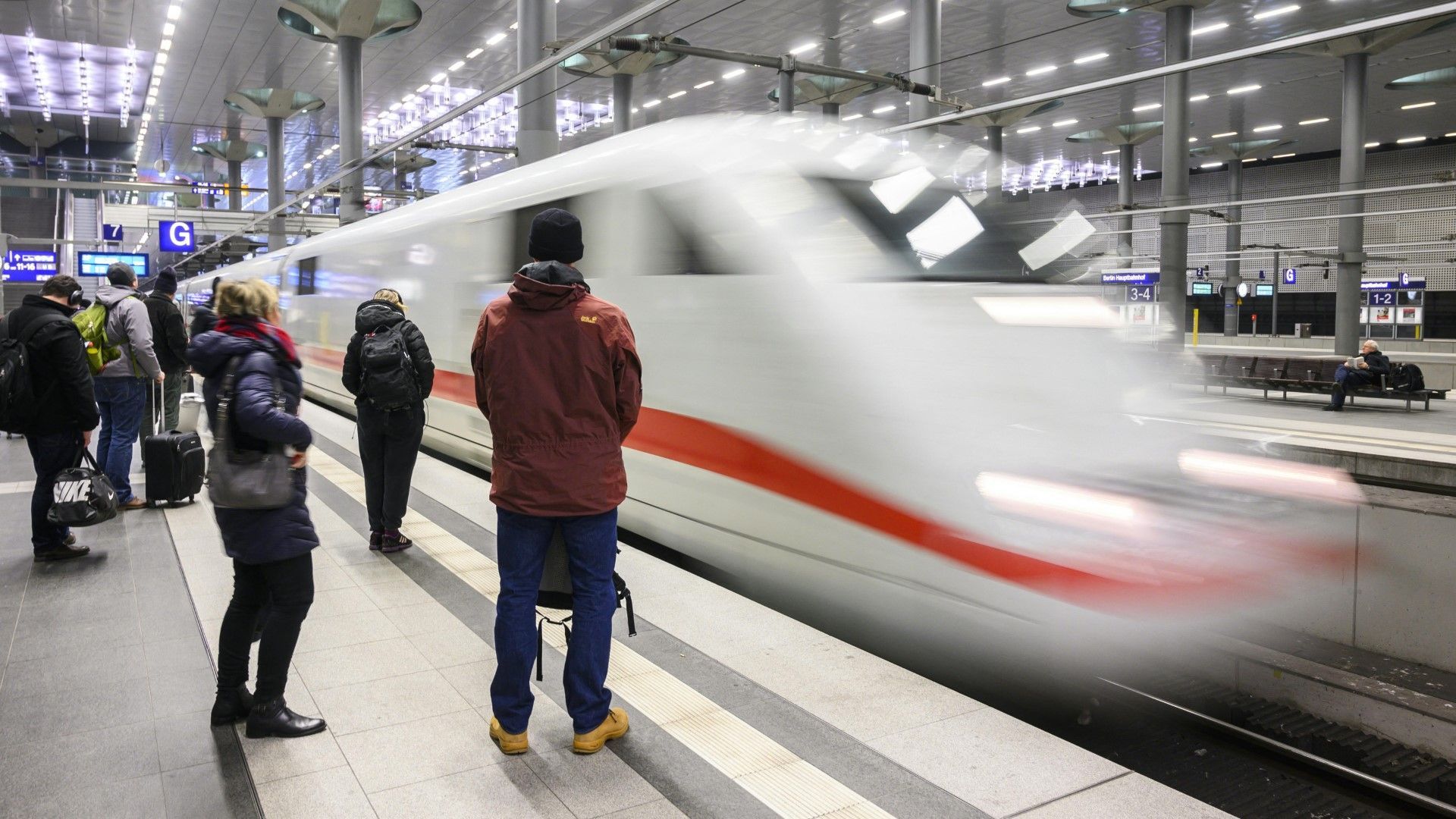 Gesperrte Bahnstrecke Hamburg-Berlin: Die Folgen für Reisende
