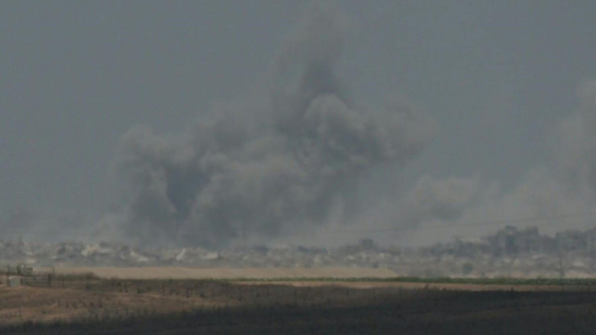 Video: Heavy smoke billows over central Gaza amid Israeli operations