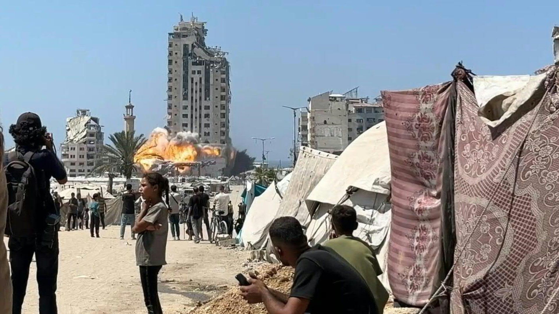 Israelische Armee zerstört Hochhaus in der Stadt Gaza