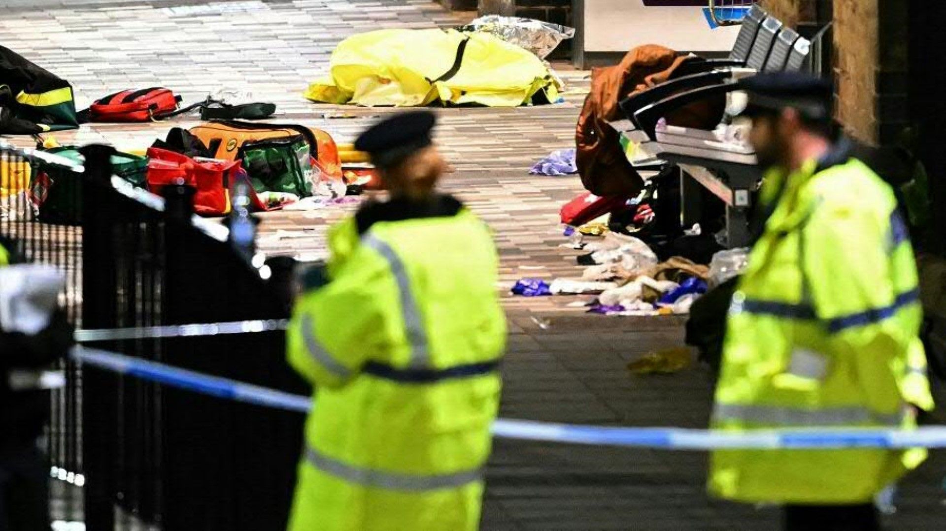 Numerous injuries in knife attack on train in England