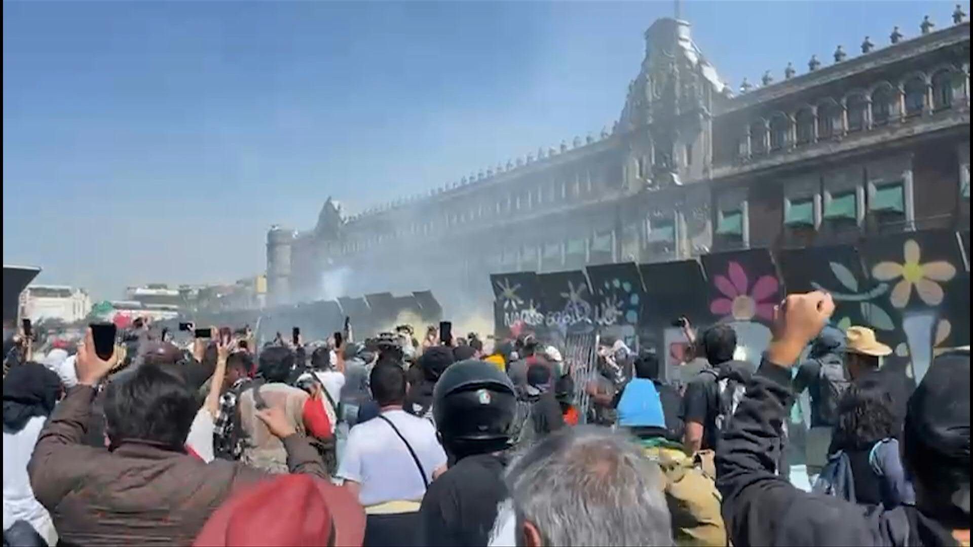Clashes in front of government palace during Gen Z march against President Sheinbaum