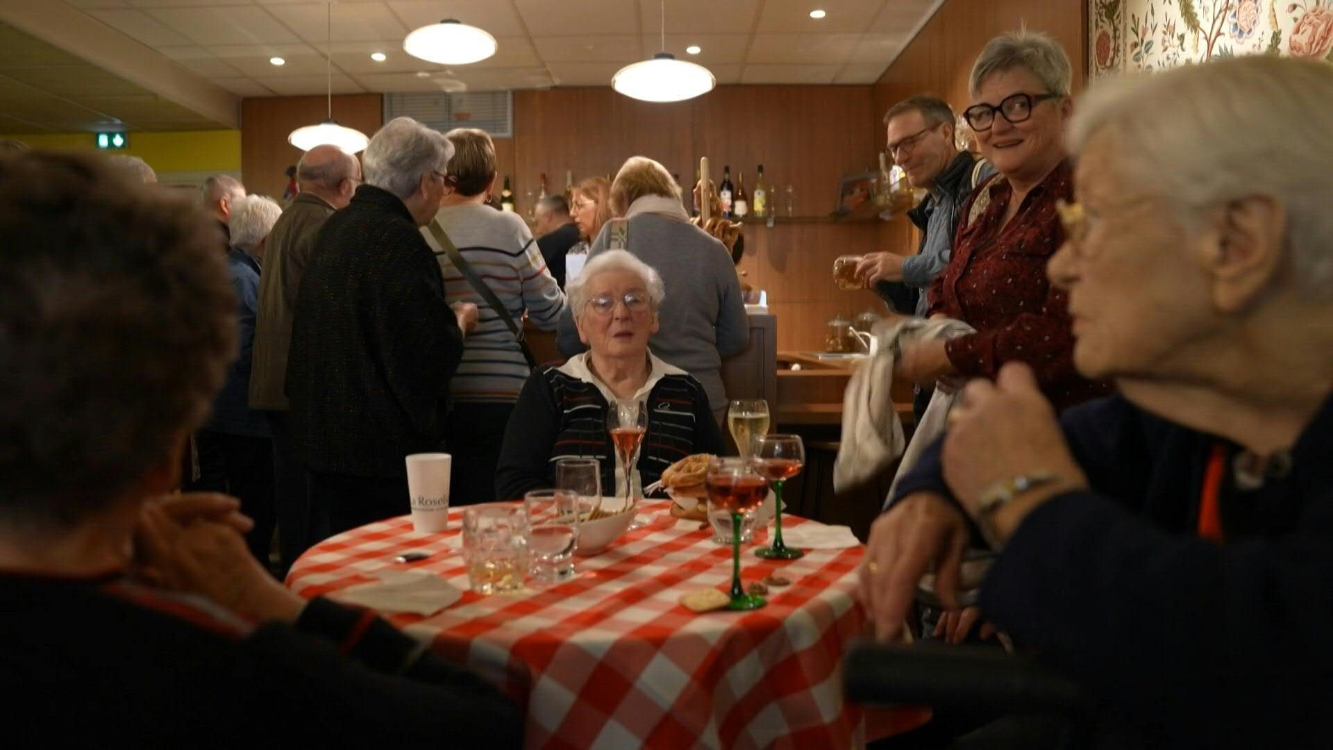 Video: Im Elsass wird ein Seniorenheim zur Kneipe