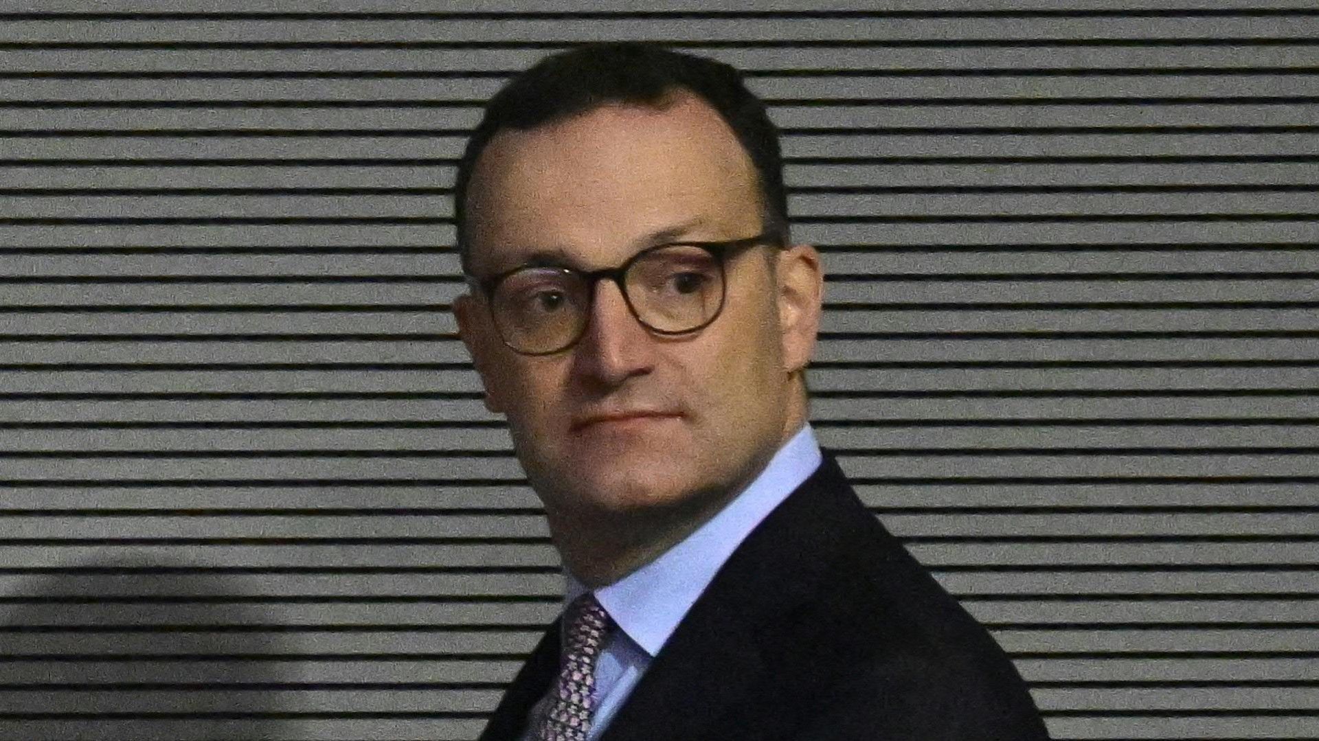 Corona-Pandemie: Spahn verteidigt erneut Maskenbeschaffung