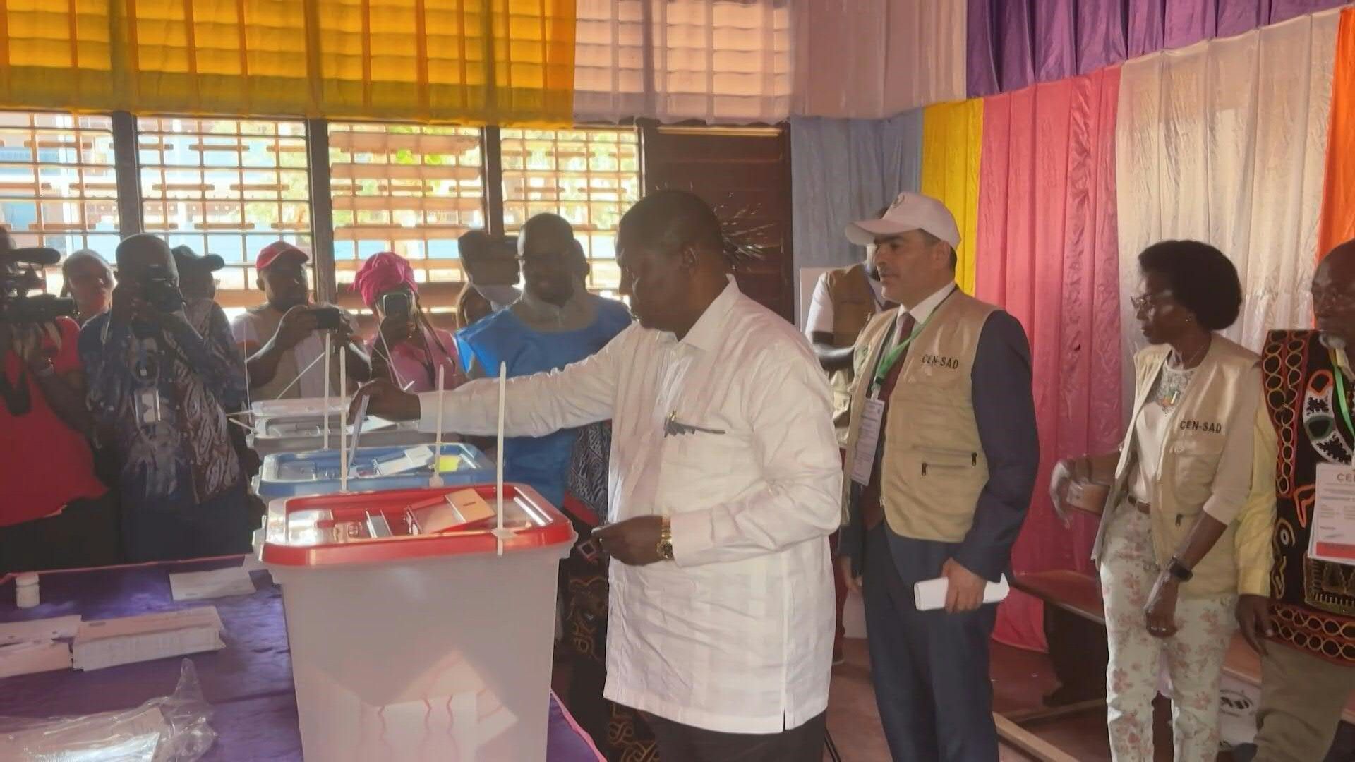 Video: Central African Republic's outgoing president Touadera votes in elections