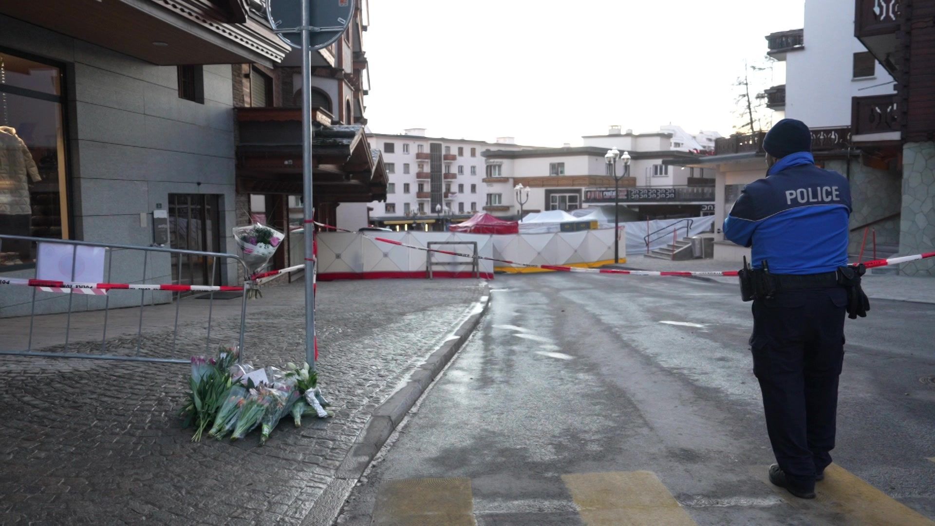 Video: Flowers laid for victims of New Year fire at Swiss ski resort