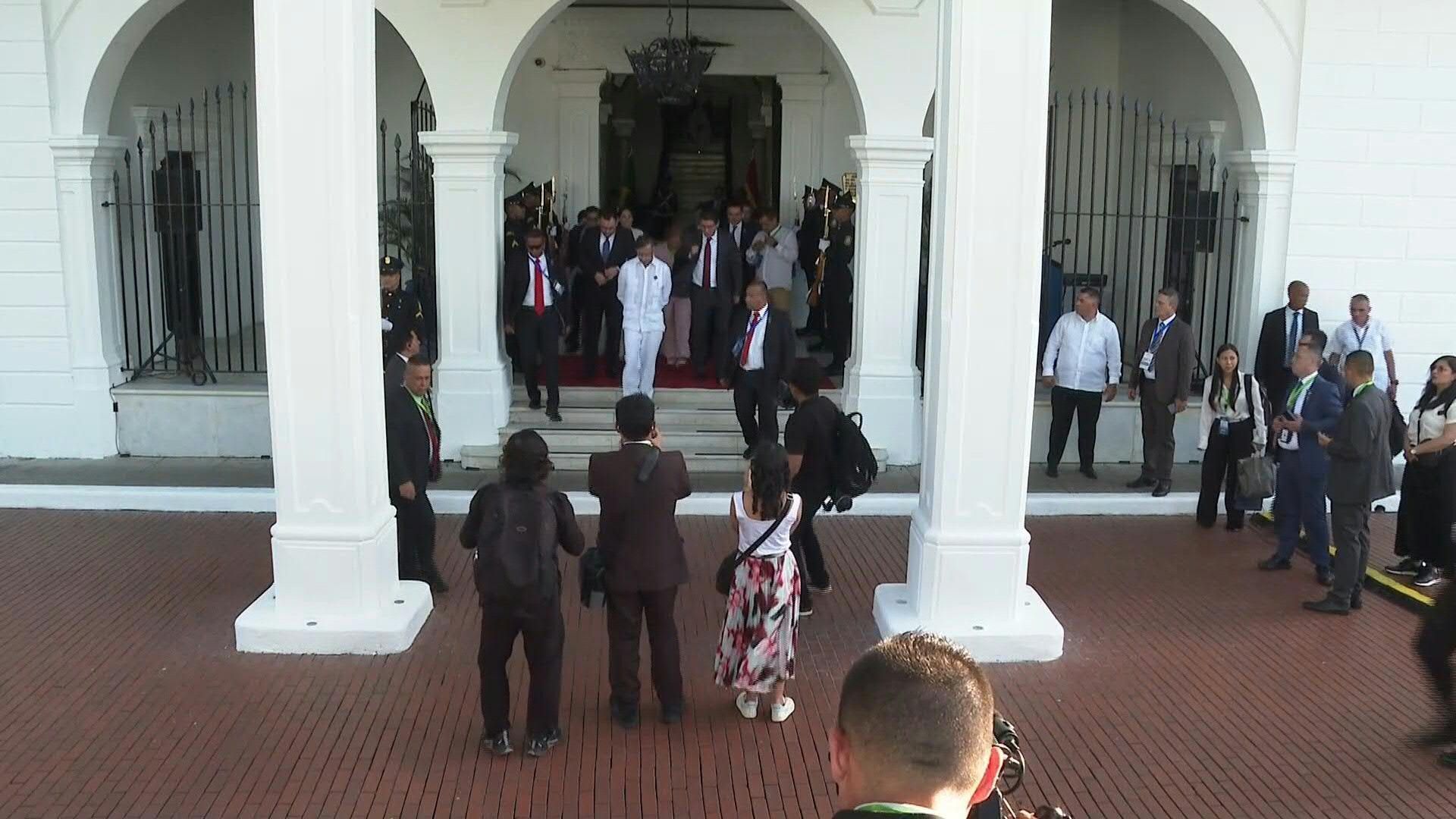 Latin-American-leaders-leave-the-Palacio-de-las-Garzas-in-Panama-City-after-economic-forum