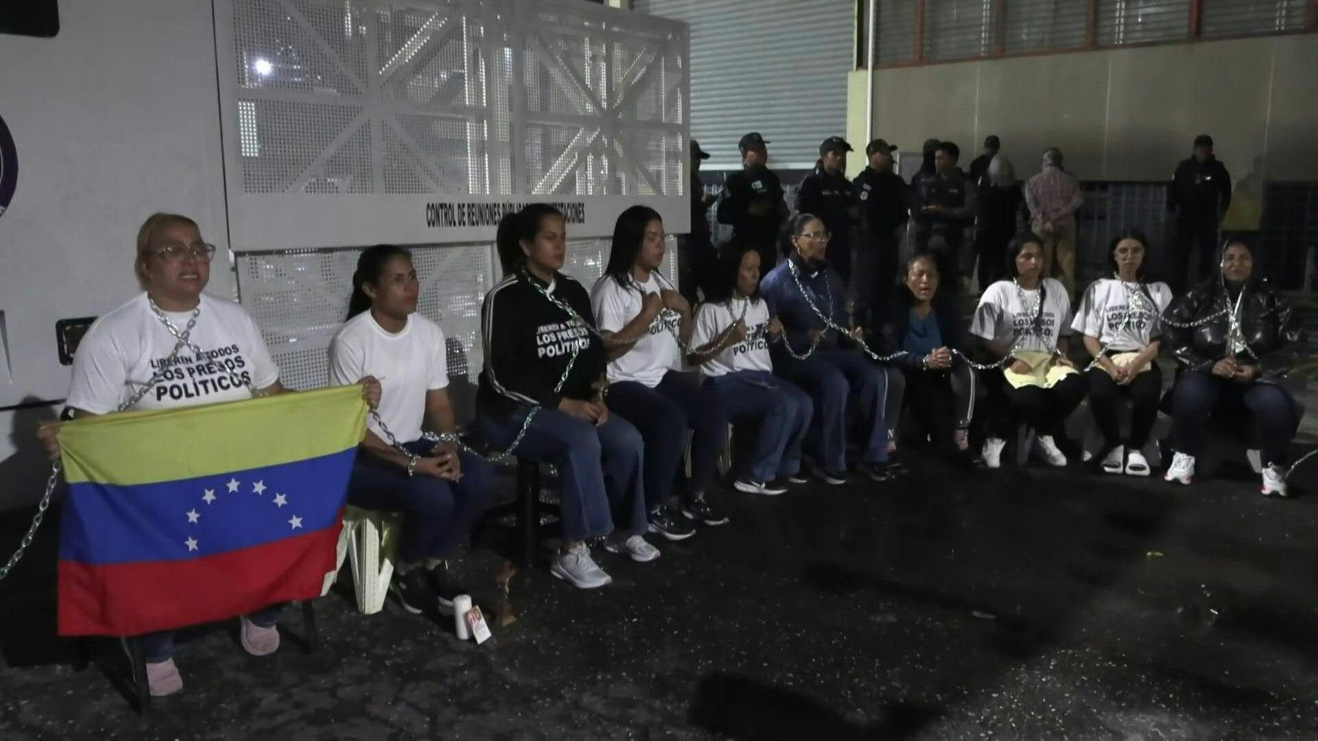 Families-of-political-prisoners-as-Venezuela-interim-president-announces-general-amnesty-law