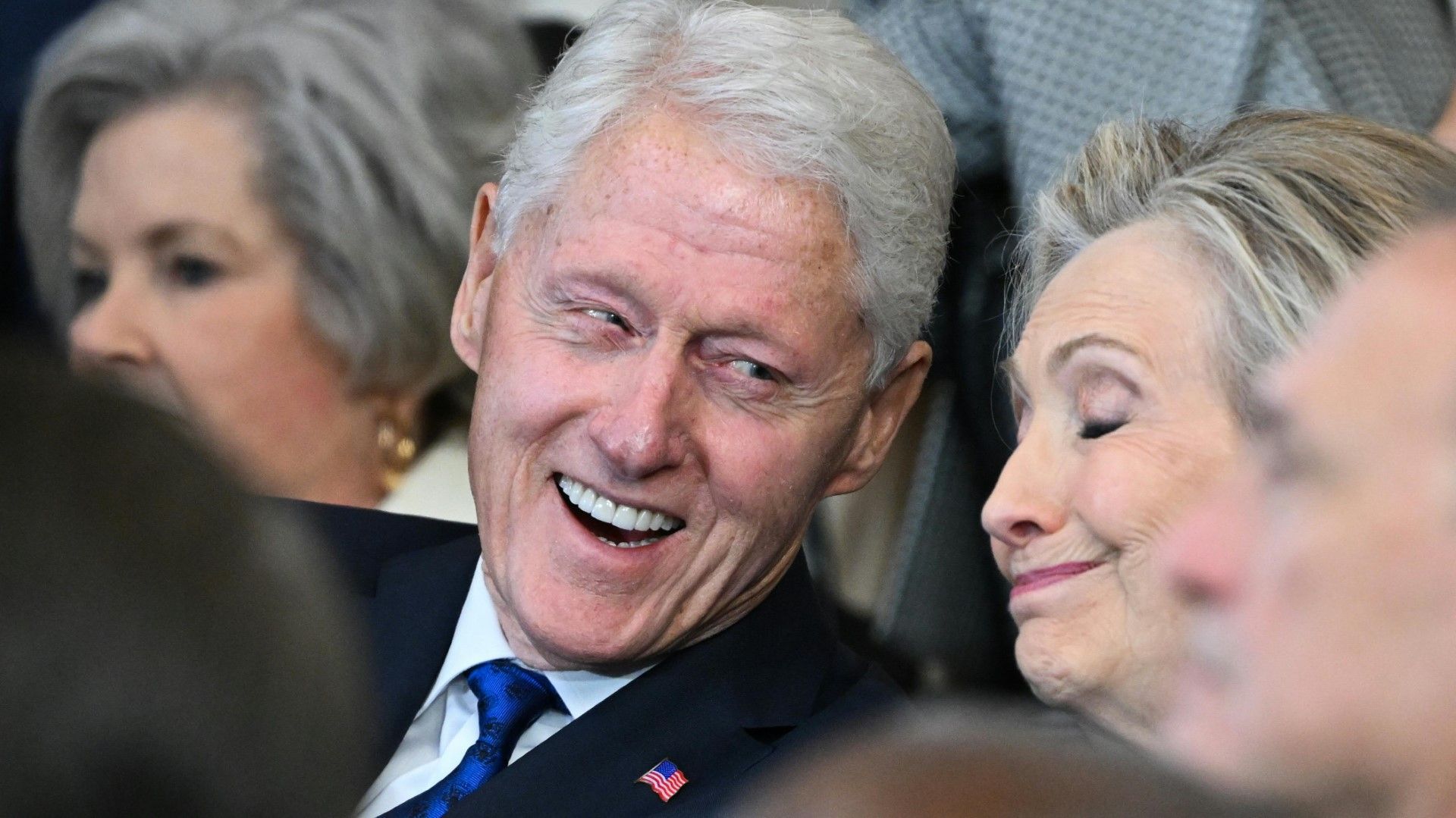 Video: Epstein-Affäre: Clintons jetzt doch zur Aussage bereit