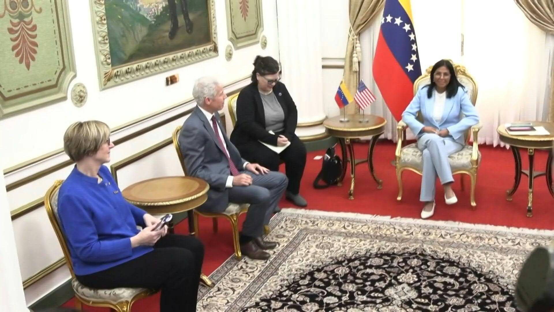 Video: Interim president Delcy Rodriguez meets with US Secretary of Energy Chris Wright