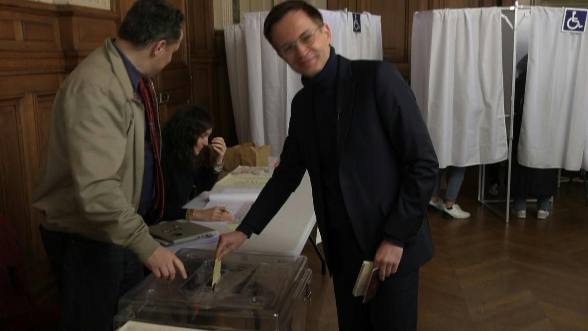 Video: Paris mayoral candidate Pierre-Yves Bournazel heads to the polls