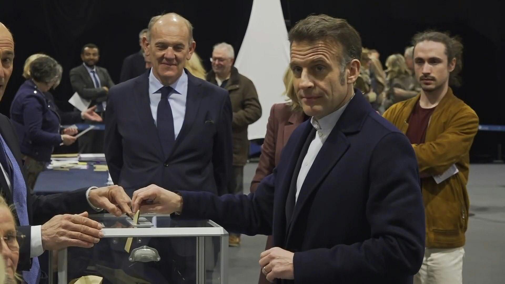 Video: French mayoral elections: President Macron votes in Le Touquet