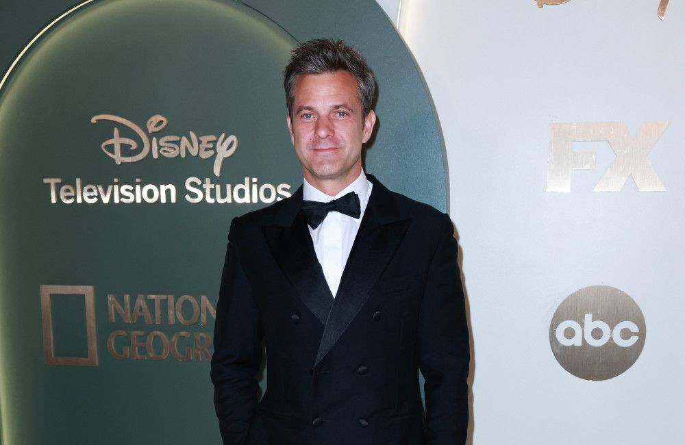 Joshua Jackson errötet über schwule ‚Eiskalte Engel‘-Szene mit Eric Mabius